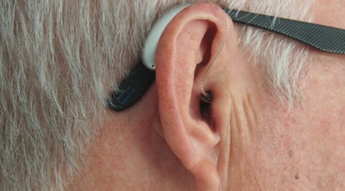 picture of man with hearing aids and glasses from platinum hearing aids in detroit