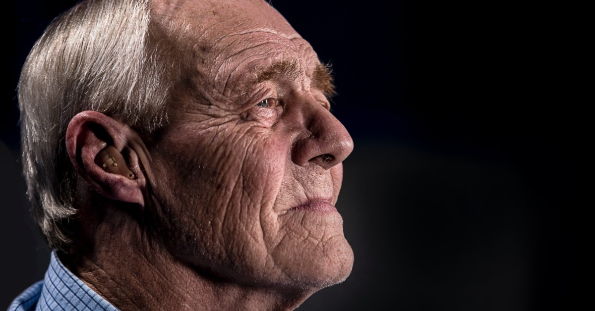 picture of older man with hearing aids from platinum hearing aids in detroit